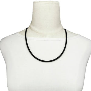 Simple Rubber-Style Choker1