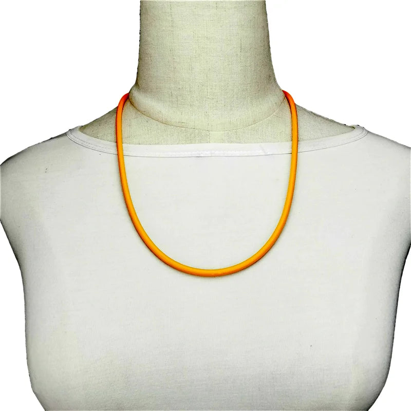 Simple Rubber-Style Choker3